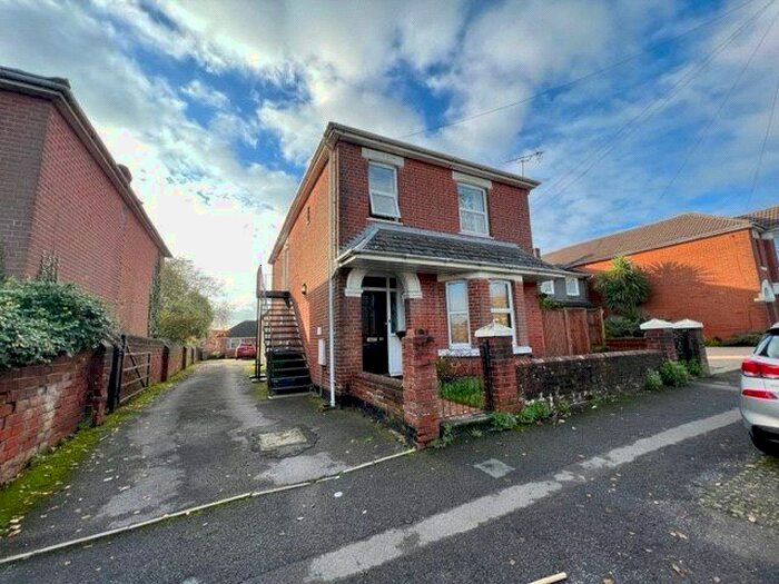 1 Bedroom Flat To Rent In Bursledon Road, Southampton, Hampshire, SO19