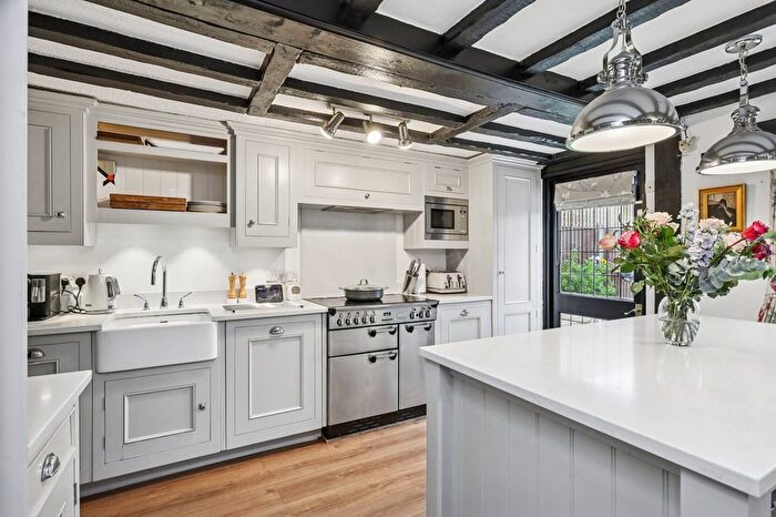 3 Bedroom Detached House For Sale In High Road, Byfleet, West Byfleet, KT14