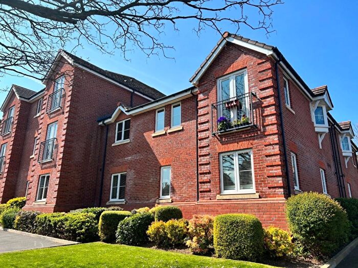 2 Bedroom Flat To Rent In Lon Pedr, Llandudno, Conwy (County Of), LL30