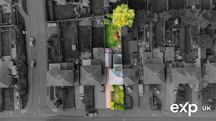 3 Bedroom Semi-Detached House For Sale In Papplewick Lane, Hucknall, Nottingham, NG15