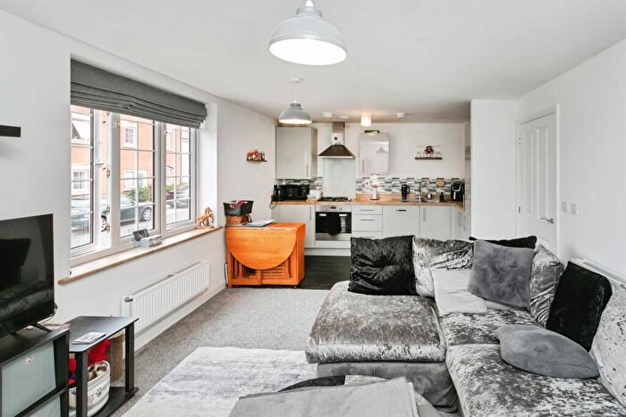 2 Bedroom Flat For Sale In Buccas Lane, Buckingham, MK18