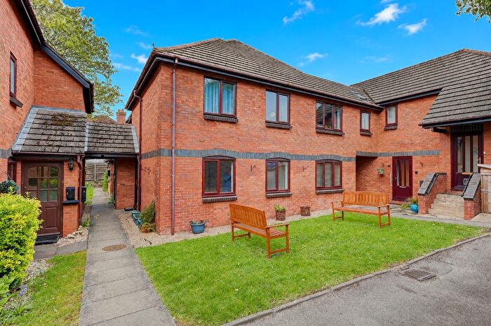 2 Bedroom Flat For Sale In Longwick Road, Princes Risborough, Buckinghamshire, HP27