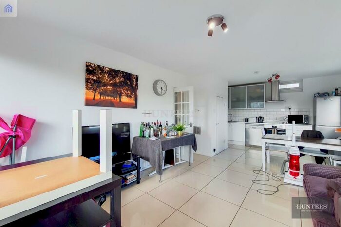 2 Bedroom Flat To Rent In Shearsmith House, Cable Street, E1