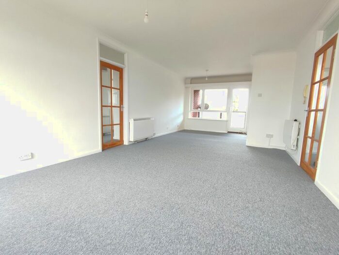 2 Bedroom Flat To Rent In Queen Elizabeth Avenue, Margate, CT9