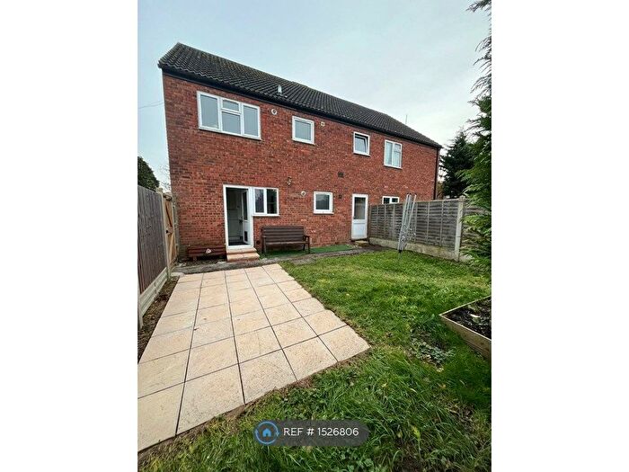 1 Bedroom Flat To Rent In New Farm Drive, Abridge, Romford, RM4