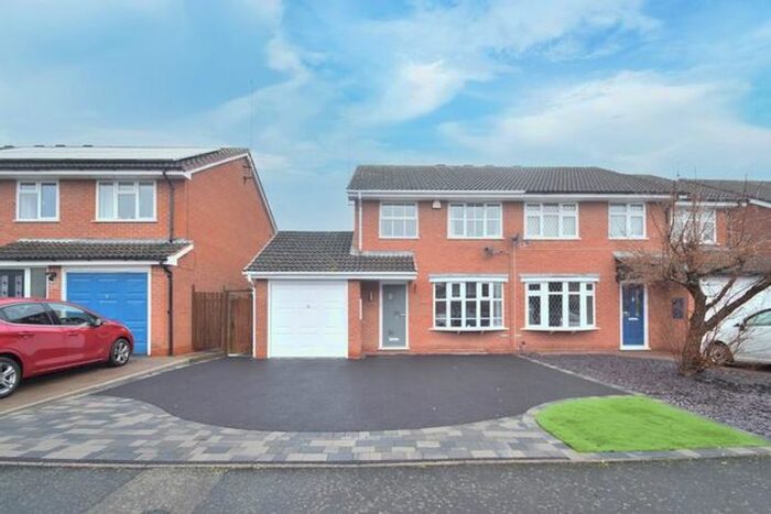 3 Bedroom Property To Rent In Maisemore Close, Redditch, B98