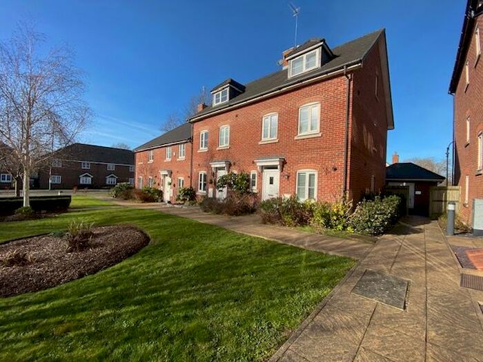 3 Bedroom Property To Rent In Frogmore, St.Albans, AL2