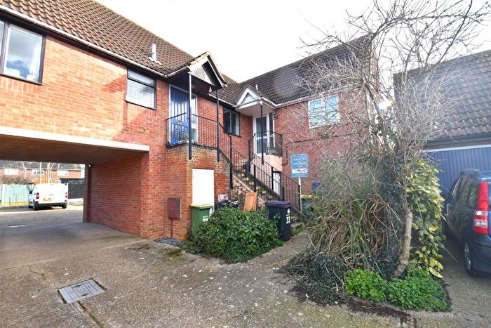 1 Bedroom Apartment For Sale In Moorcroft, Rochford, SS4