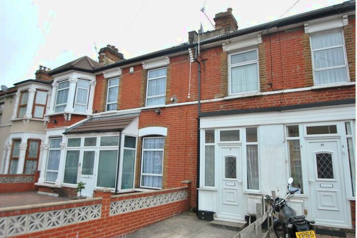 1 Bedroom Flat To Rent In Woodlands Road, IG1