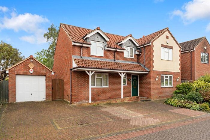 4 Bedroom Detached House For Sale In The Birches, Ampthill Road, Flitwick, MK45