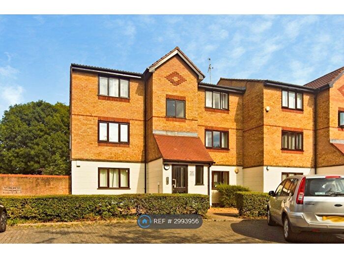 1 Bedroom Flat To Rent In Mullards Close, Mitcham, CR4