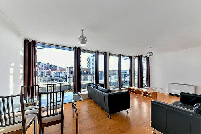 3 Bedroom Flat To Rent In Boardwalk Place, London, E14