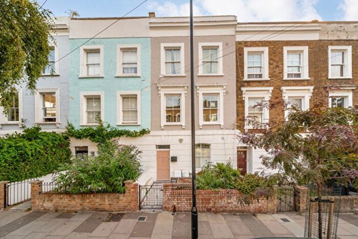 3 Bedroom Flat For Sale In Axminster Road, Holloway, N7