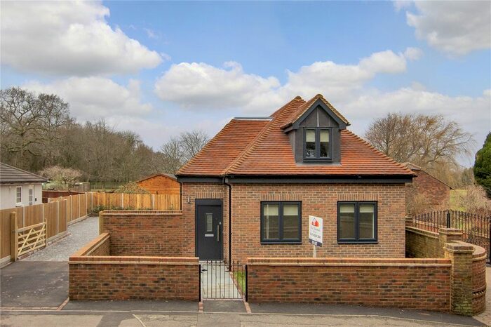 2 Bedroom Bungalow To Rent In Wrotham Road, Meopham, Gravesend, Kent, DA13