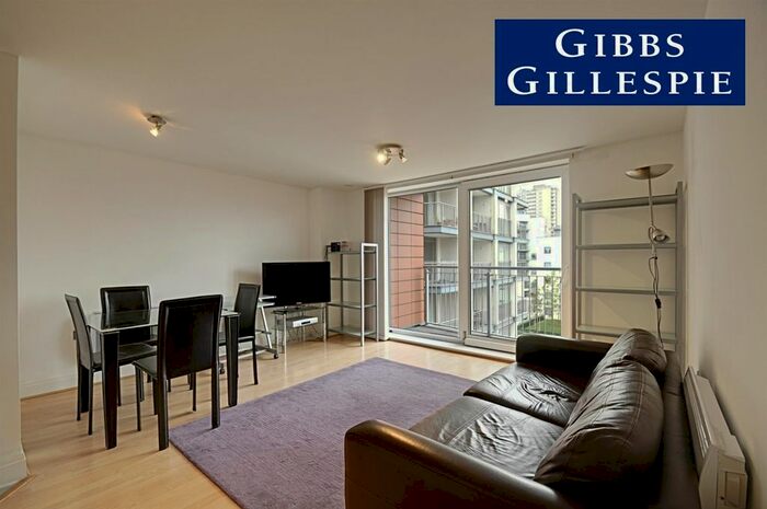 1 Bedroom Flat To Rent In Holland Gardens, Brentford, TW8