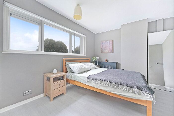 2 Bedroom Flat To Rent In Avon Road, Walthamstow, London, E17