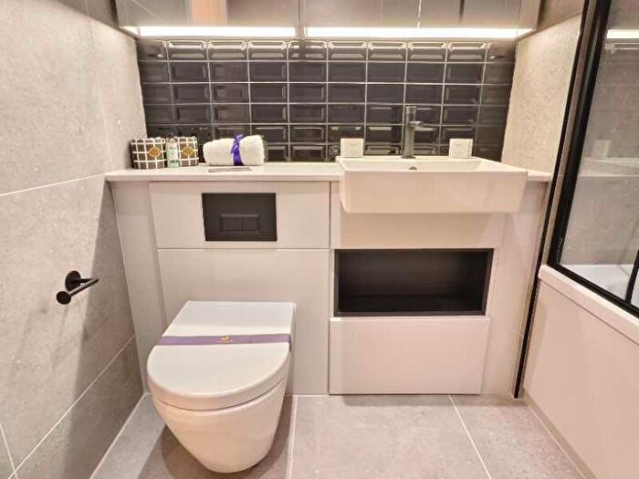 1 Bedroom Flat To Rent In Hawksbury Heights, London, SE17