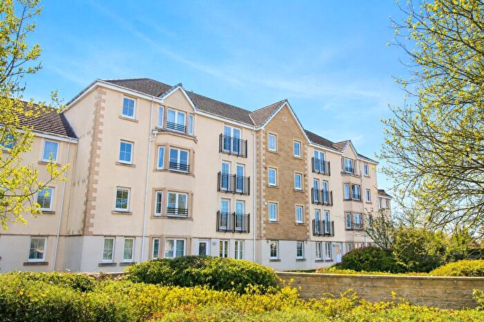 2 Bedroom Flat To Rent In Bruce Gardens, Dunfermline, Fife, KY11