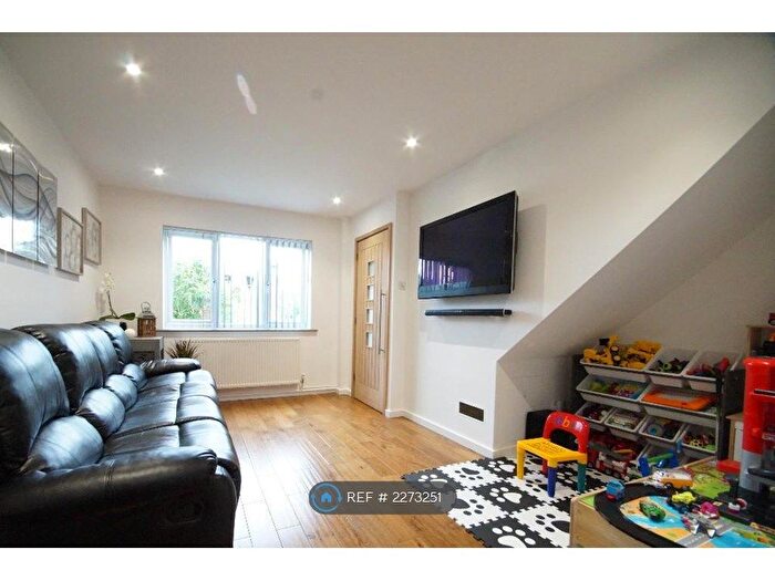 2 Bedroom End Of Terrace House To Rent In Varna Road, Bordon, GU35