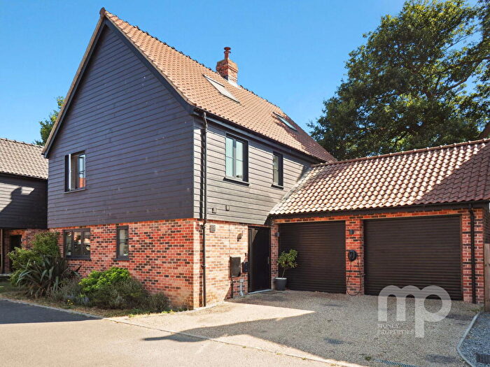 4 Bedroom Detached House For Sale In Warman Way, Ashwellthorpe, NR16