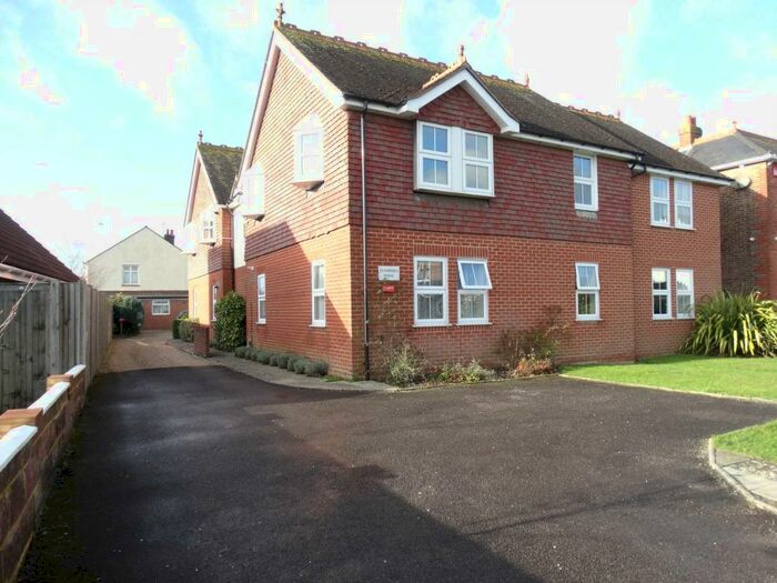 Flat To Rent In Lyndhurst Road, Chichester, PO19