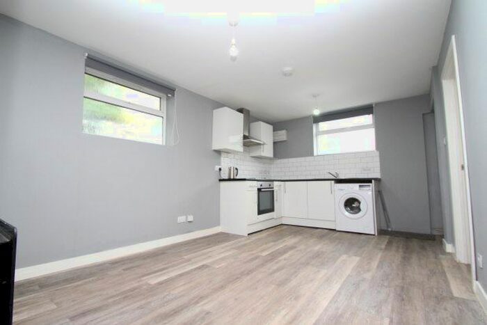 2 Bedroom Bungalow To Rent In Warrington Road, Croydon, CR0