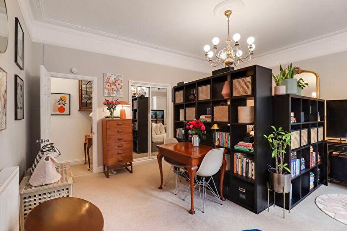 1 Bedroom Apartment For Sale In Heathfield Avenue, Ascot, SL5