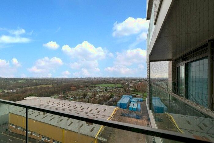 3 Bedroom Flat To Rent In Northway House, Acton Walk, London, N20