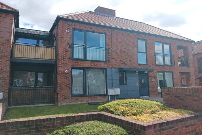 2 Bedroom Flat To Rent In Woodfield Park Road, Emsworth, PO10