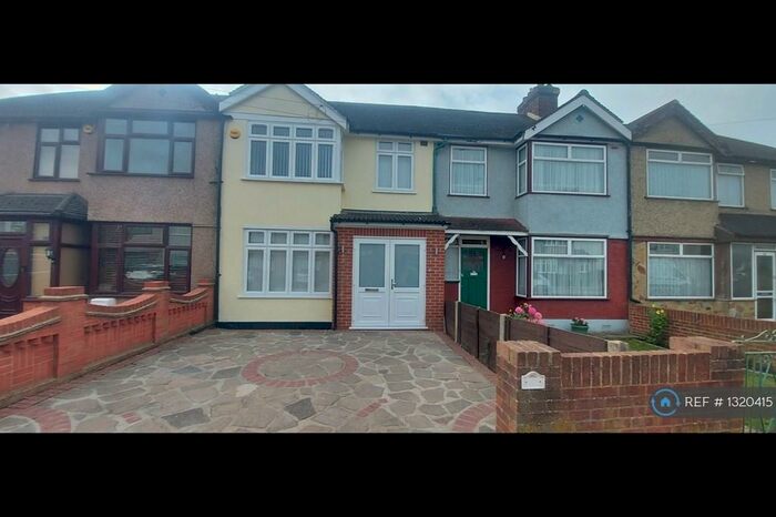 3 Bedroom Terraced House To Rent In Rothbury Avenue, Rainham, RM13