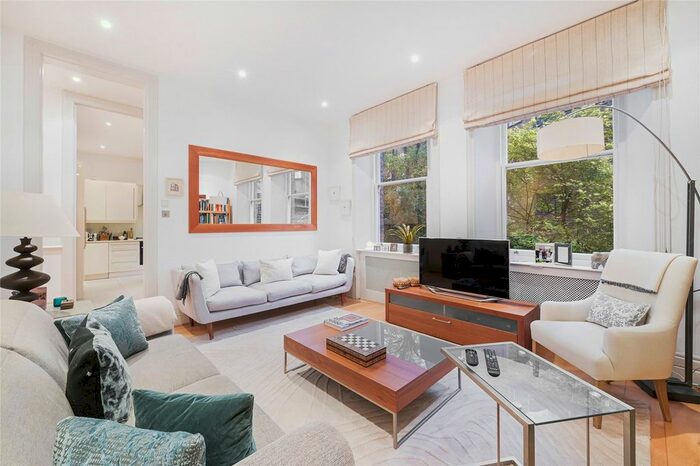 3 Bedroom Flat To Rent In Barkston Gardens, Earls Court, SW5