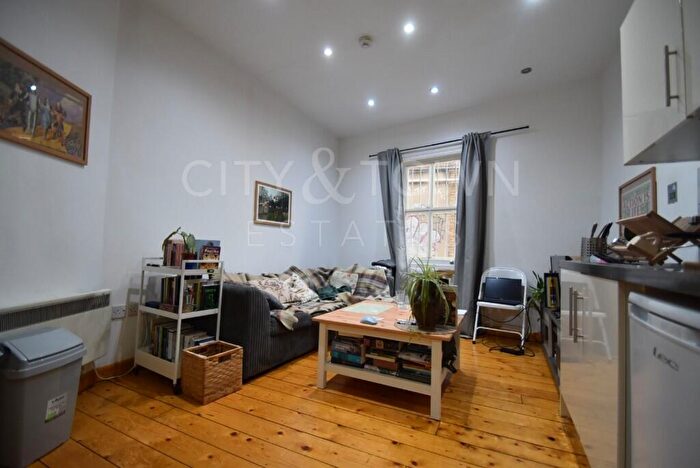 1 Bedroom Apartment To Rent In Sanford Lane, London, N16