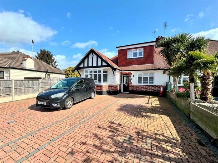 4 Bedroom Chalet To Rent In Mayfield Avenue, Southend-On-Sea, SS2