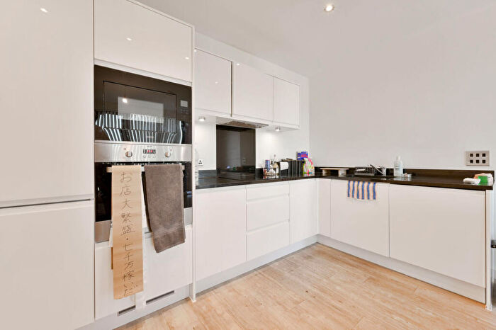 2 Bedroom Flat For Sale In Lakeside Drive, Park Royal, London, NW10