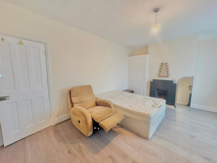 5 Bedroom Semi-Detached House To Rent In Langhorn Road, Southampton, SO16