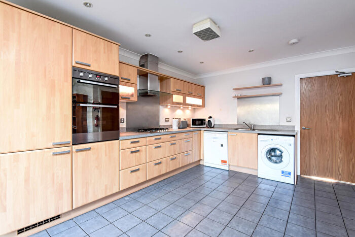 5 Bedroom Town House To Rent In Reliance Way, Cowley, OX4