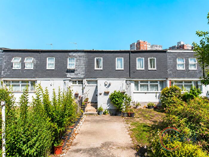 4 Bedroom Terraced House For Sale In Adelaide Road, Tilbury, RM18