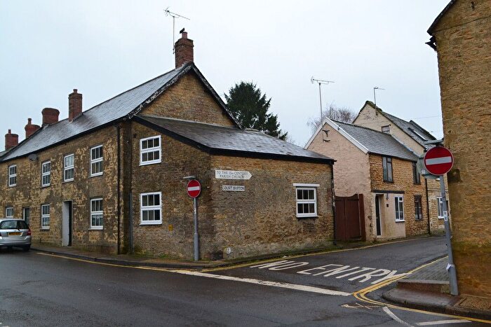2 Bedroom Terraced House To Rent In West Street, Crewkerne, TA18