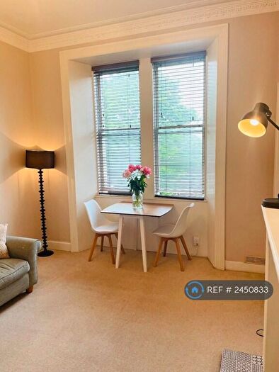2 Bedroom Flat To Rent In Broughton Road, Edinburgh, EH7