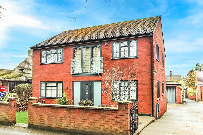 4 Bedroom Detached House For Sale In Cross Road, Wellingborough, NN8