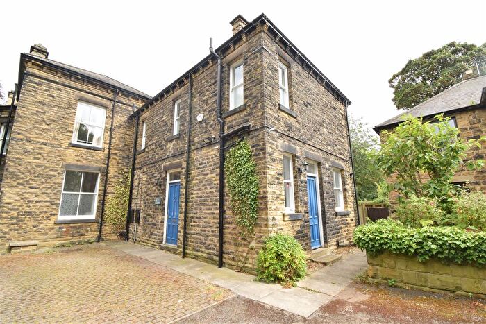 3 Bedroom Semi-detached House To Rent In Cathedral Close, Wakefield, WF1