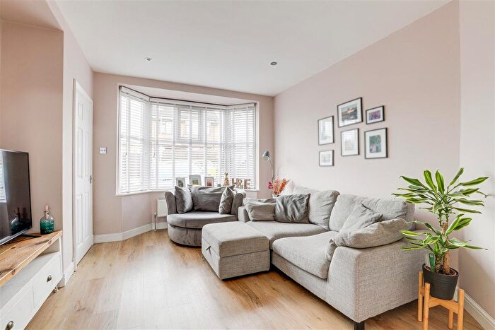 2 Bedroom Semi Detached House For Sale In Kenrick Road, Mapperley, Nottinghamshire, NG3