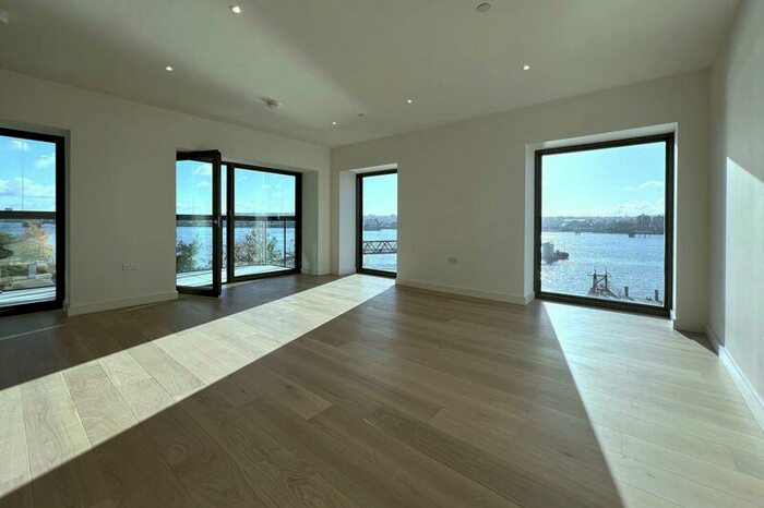 3 Bedroom Flat To Rent In Docker Building, Riverscape, E16