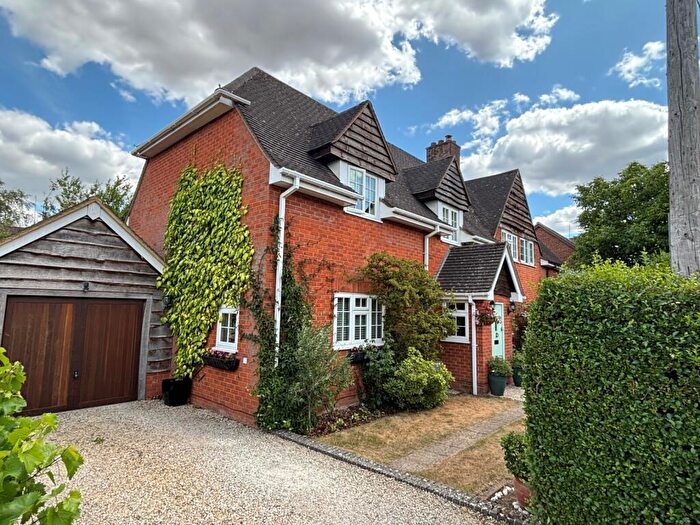 4 Bedroom Semi Detached House For Sale In Hilltop Road, Twyford, Reading, Reading, Berkshire, RG10