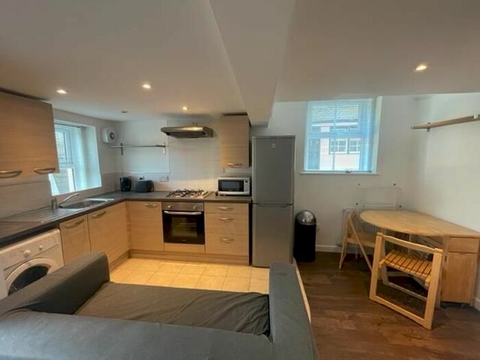 2 Bedroom Flat To Rent In Kinnessburn Road, St. Andrews, KY16