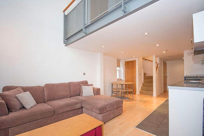 1 Bedroom Flat To Rent In School House, Holloway, N7