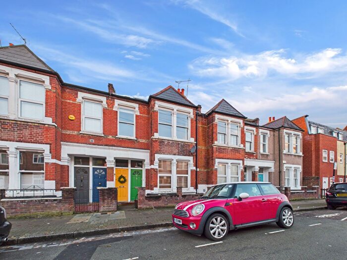 3 Bedroom Maisonette For Sale In Sellincourt Road, Tooting, SW17