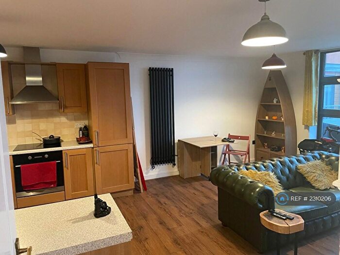 2 Bedroom Flat To Rent In Bromley-By-Bow, London, E3