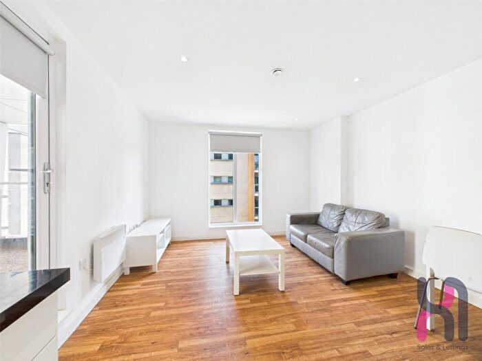 2 Bedroom Flat To Rent In The Exchange, Elmira Way, Salford Quays, Greater Manchester, M5