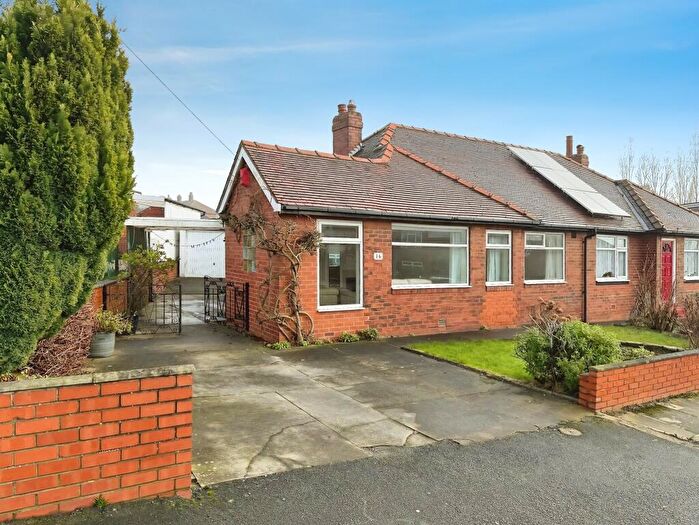2 Bedroom Semi-Detached Bungalow For Sale In Pinfold Road, Leeds, LS15